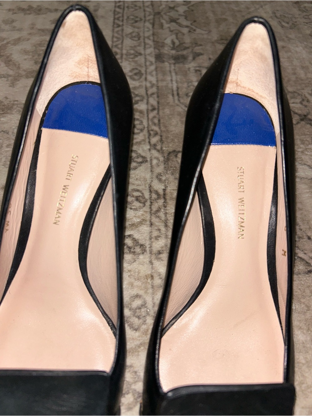 Beautiful Stuart Weitzman Black and Tan Pointed Toe Leather Heels - Retail 450$ - Picture 3 of 11